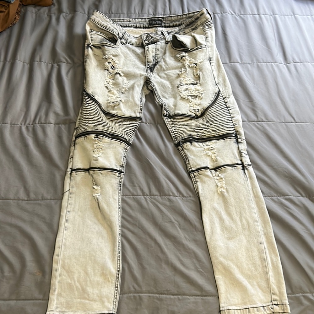 Stretch grey ripped pants